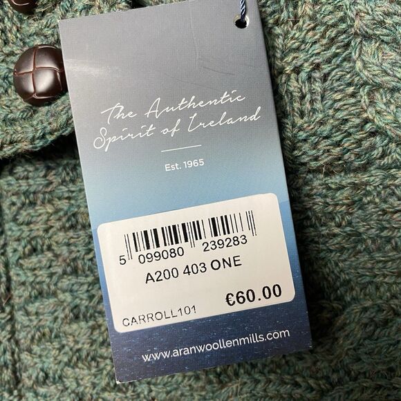 NEW Aran Woollen Mills Cable Knit Merino Wool Poncho Connermara Green Ireland - Picture 6 of 9